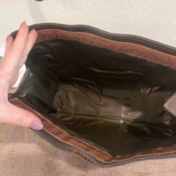 Authentic Gucci Brown Monogram Canvas Clutch with Green and Red Web Stripe - Picture 5 of 7